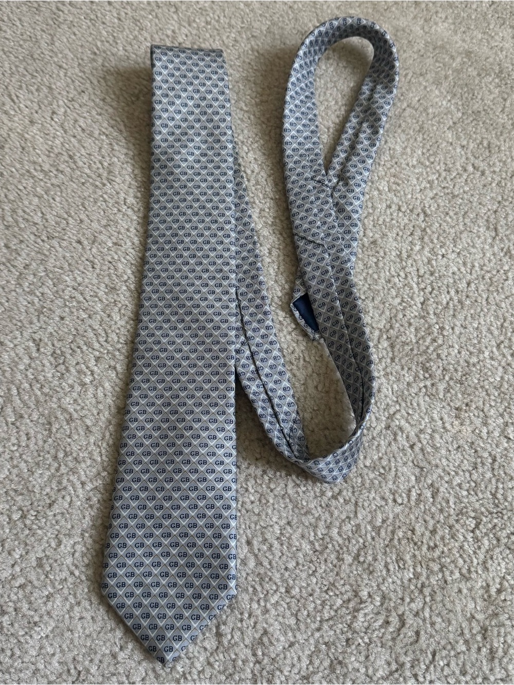 Geoffrey Beene Designer Hand Made in Italy 100% Silk Mens Tie / Necktie